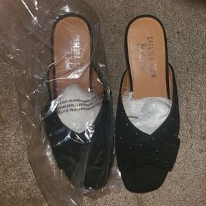 Black suede sandal, size 9